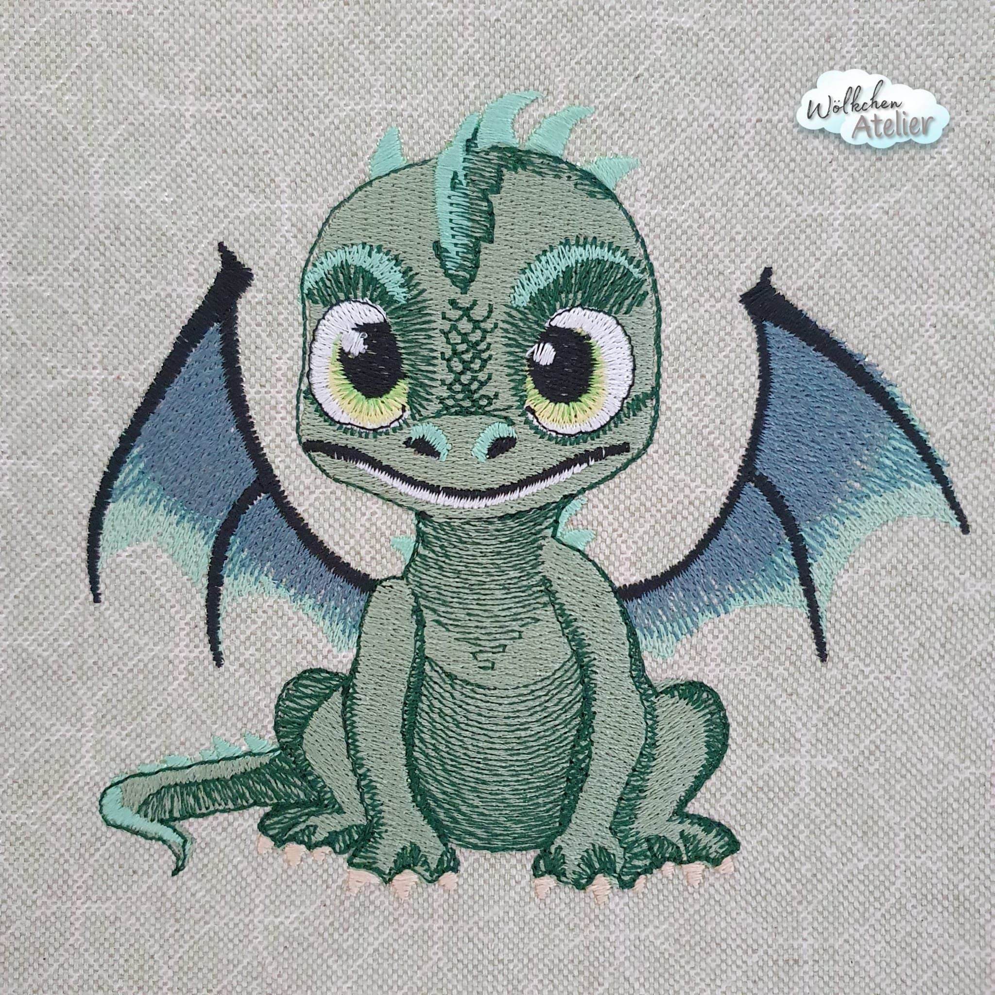 Drache Stickdatei – der freche Mini-Feuerspucker zum Verlieben für deine Stickmaschine - Sewando