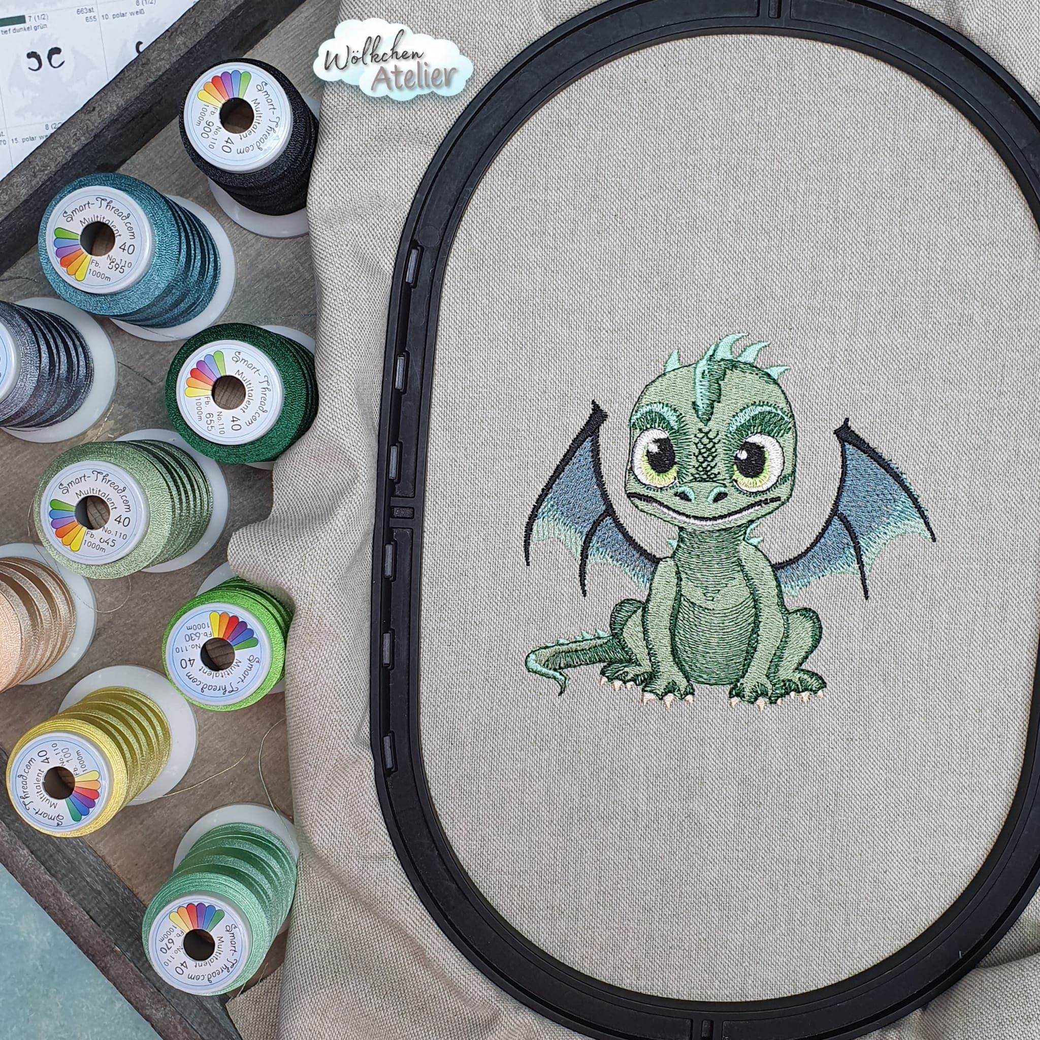 Drache Stickdatei – der freche Mini-Feuerspucker zum Verlieben für deine Stickmaschine - Sewando