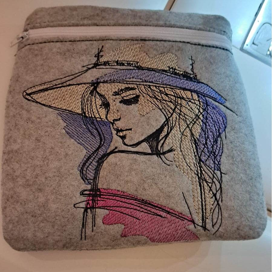Frau Stickdatei, elegantes Skizzenportrait für deine Stickmaschine - Sewando
