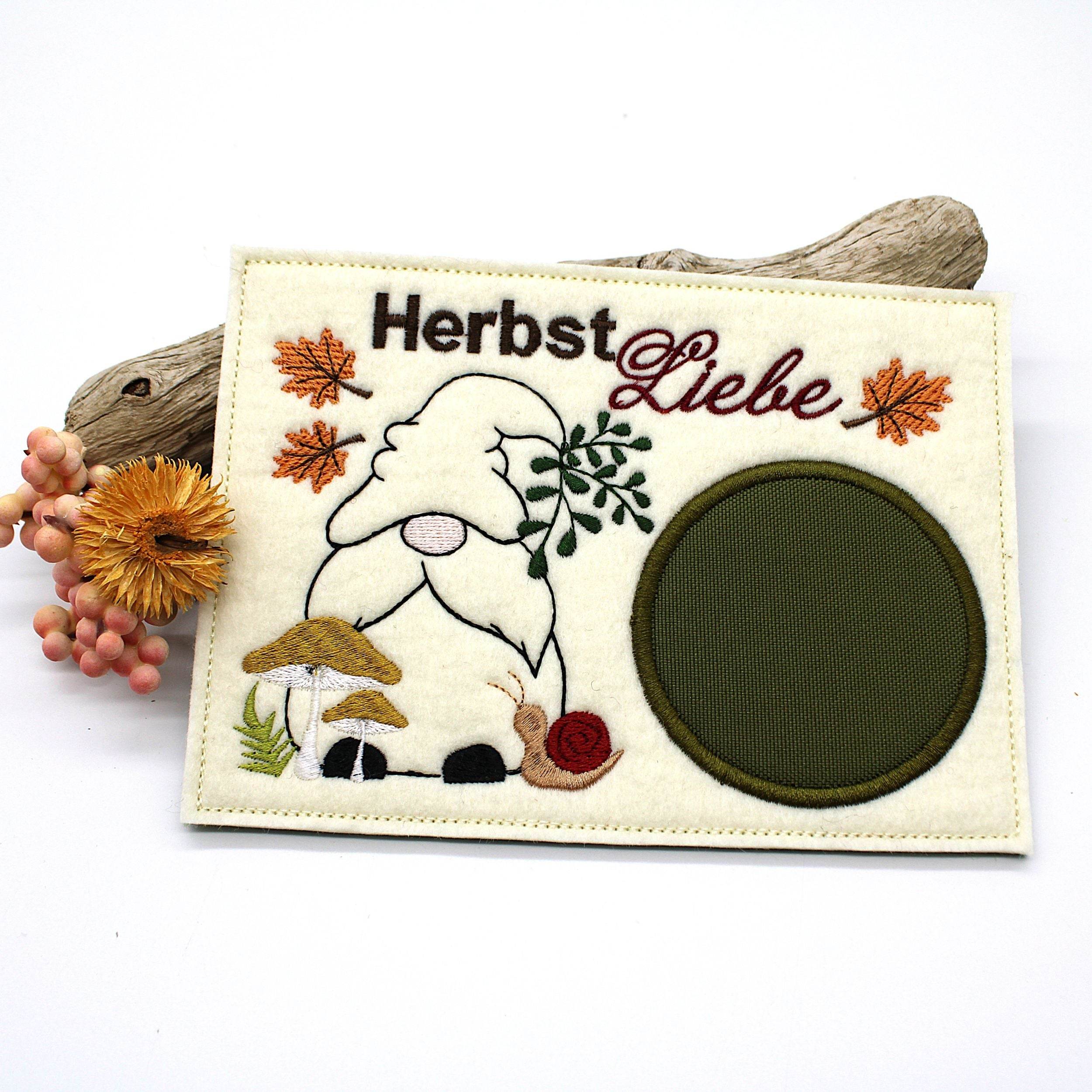 Stickdatei Mugrug Untersetzer Herbst Wichtel ab 13x18cm - Sewando